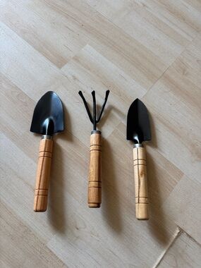 3-Piece Garden Hand Tool Set - Black Blades with Wooden Handles